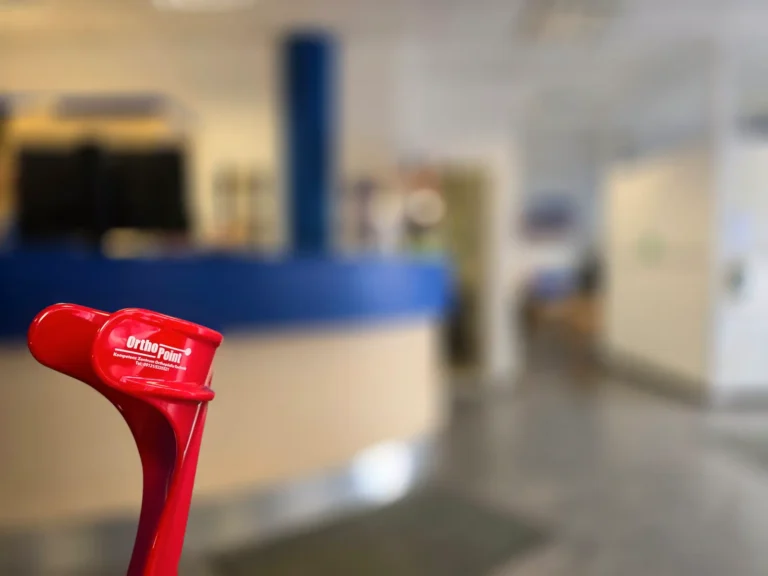 Orthopoint Nuernberg Allersberger - rote Krücke