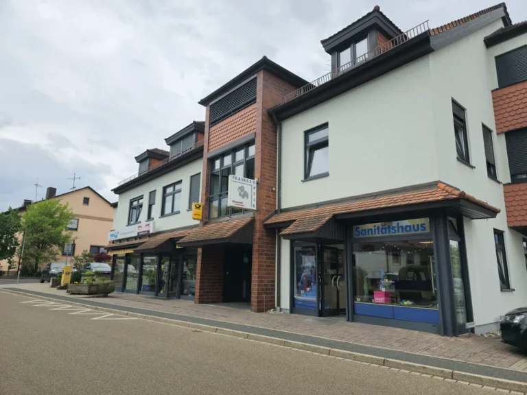 Schaufenster–Front Sanitätshaus OrthoPoint Eckental