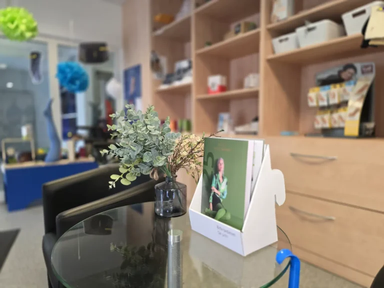 OrhoPoint Erlangen Flyer und Broschüren im Wartebereich